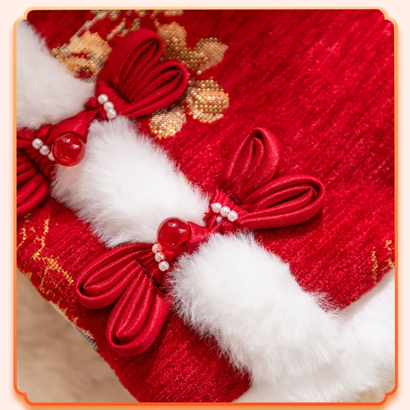 In Autumn And Winter, Cats Keep Warm. Chinese Style Of Wealth And Prosperity Bloom. New Year, Button-down Vests, Tang Suits, Little Dogs, Cotton-padded Clothes, And Pet Clothing