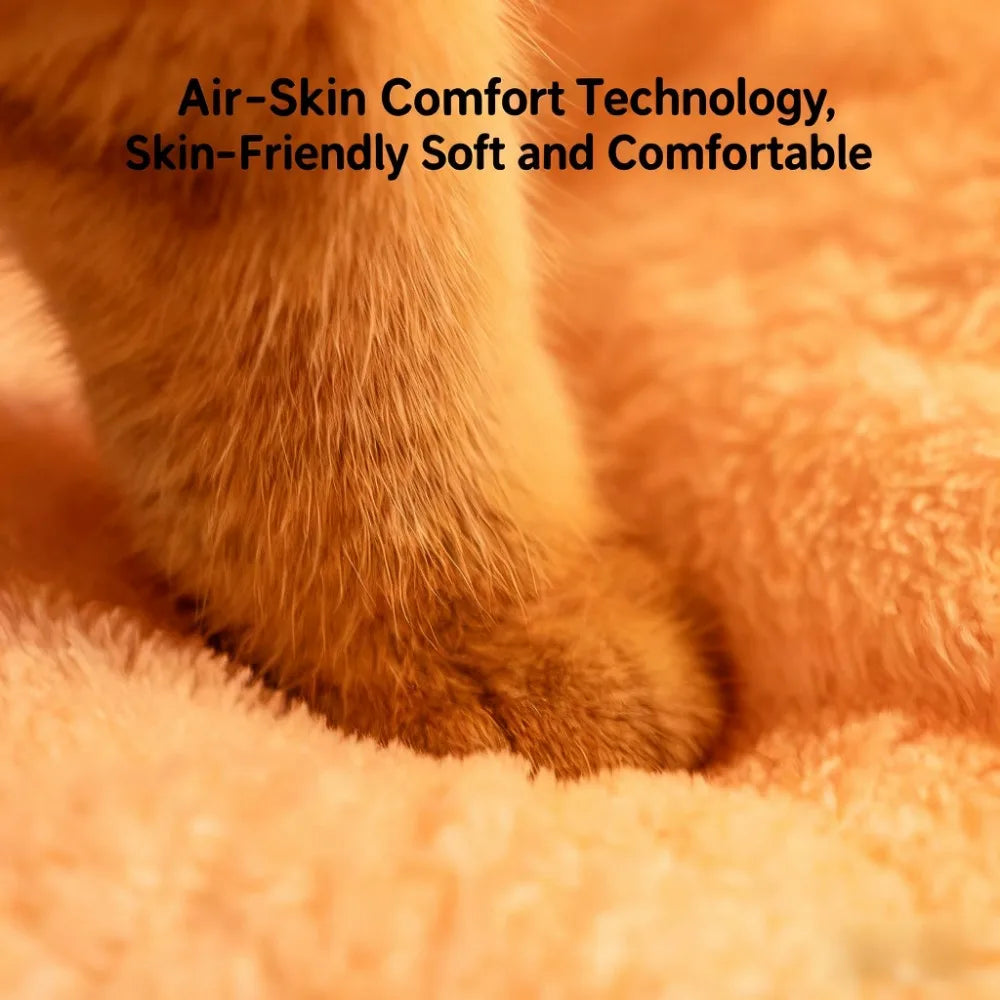 Large all-season cat house (including a warm winter bed) – with decorative panels and a fully enclosed comfortable sleeping bag.